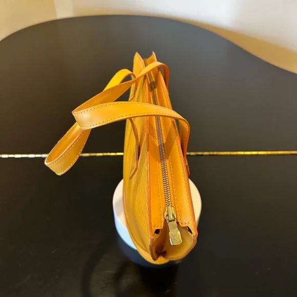 Louis Vuitton Authentic Luxury Vintage Retro Minimalist Epi Saint Jacques Bag - Picture 10 of 17